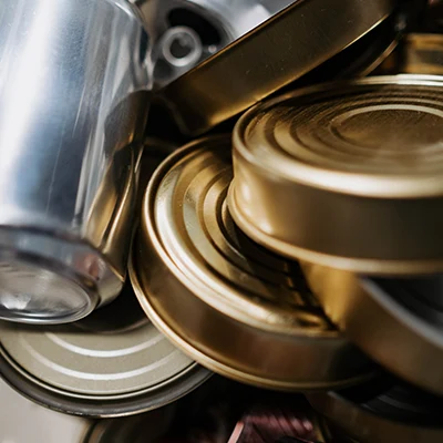 Several cans of all sizes